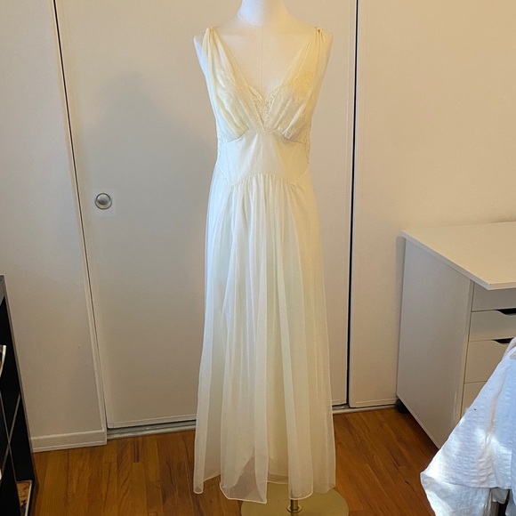 Vintage Sheer Cream Chiffon Full Length Chemise Gown Size Small - Picture 2 of 14